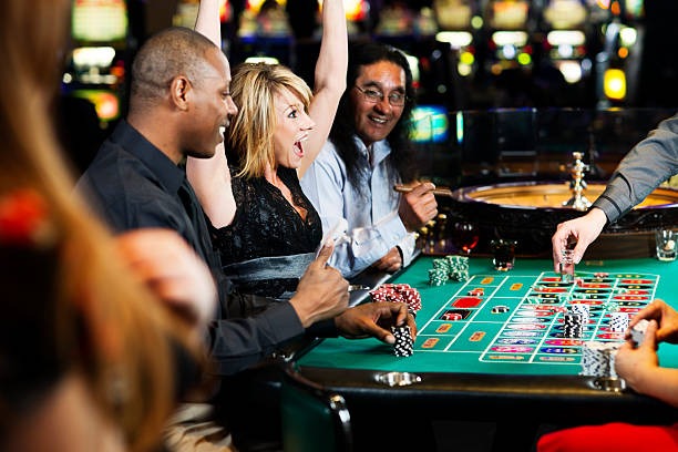 Live dealer studio showing Kombinasi Number games on slot 633